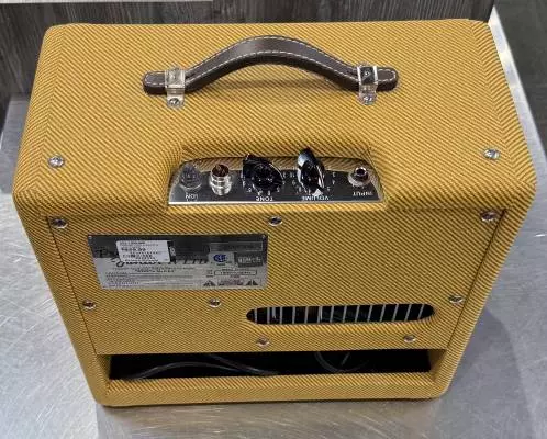 Store Special Product - Fender - 223-1300-000